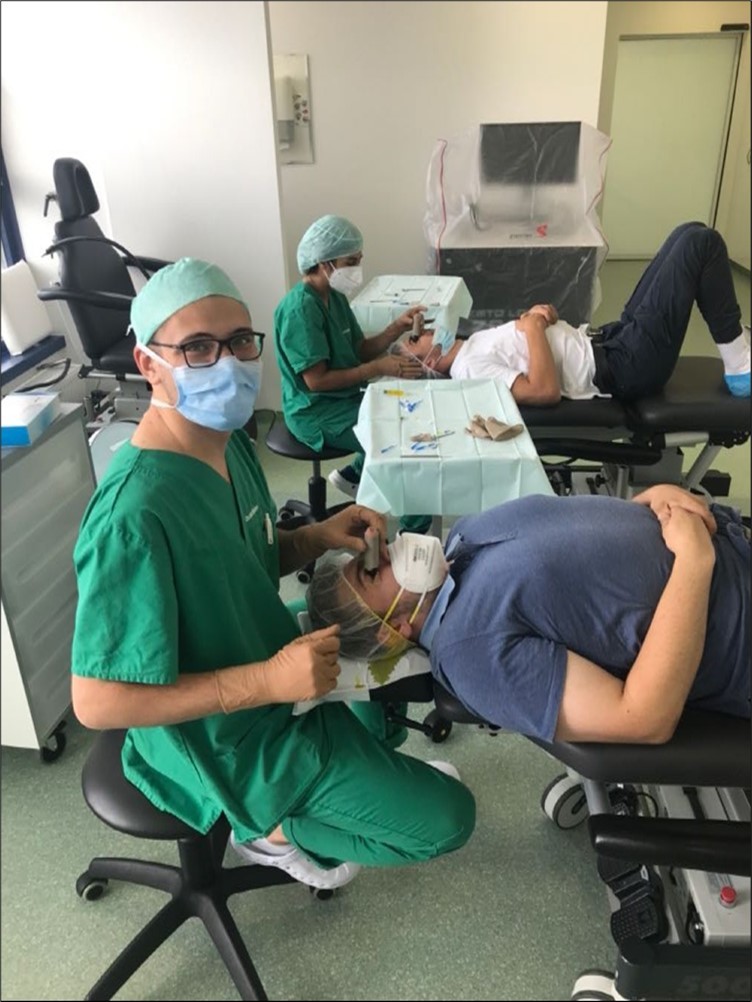 shows the clinical application of the new device demonstating the possibility of treating multiple patients at the same time.